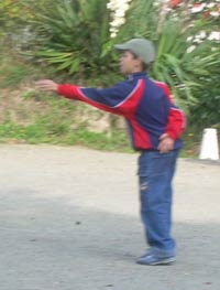 Valentin, jeune pétanqueur gaucher de l pétanque pontivyenne