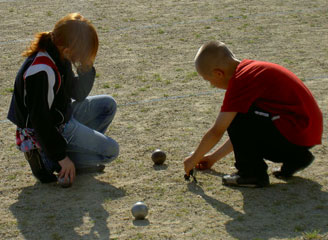 Chez les jeunes aussi on mesure à la pétanque, à Pontivy.