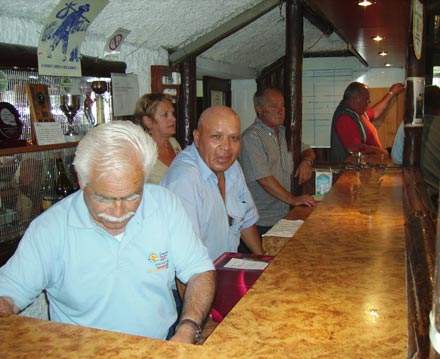 les benevoles &agrave; la buvette au GP 56 2008