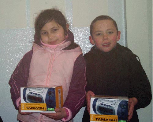 Deux jeunes de l'ASPTT Lorient pétanqe à Ergué Gabéric