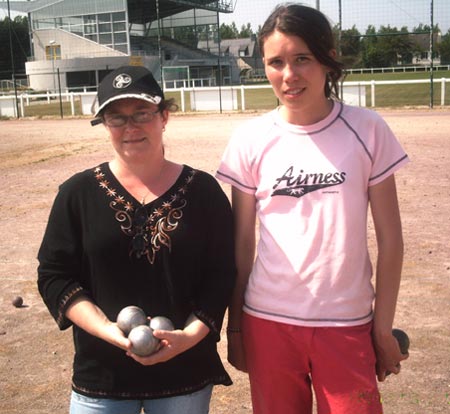 karine et Eva, lors de la journée de la femme FFPJP à Mauron