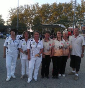 Joueuses avant la partie de poule au France p&eacute;tanque de Pau