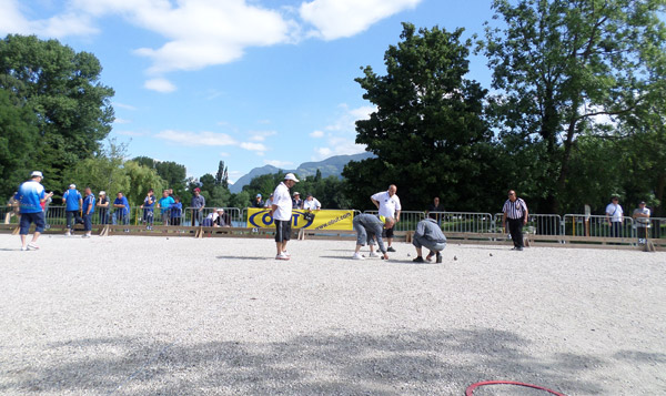 Morbihannais et Tarnais dans cette partie de petanque FFPJP