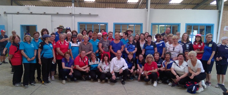 le président du CD56 avec les féminines au stage départemental