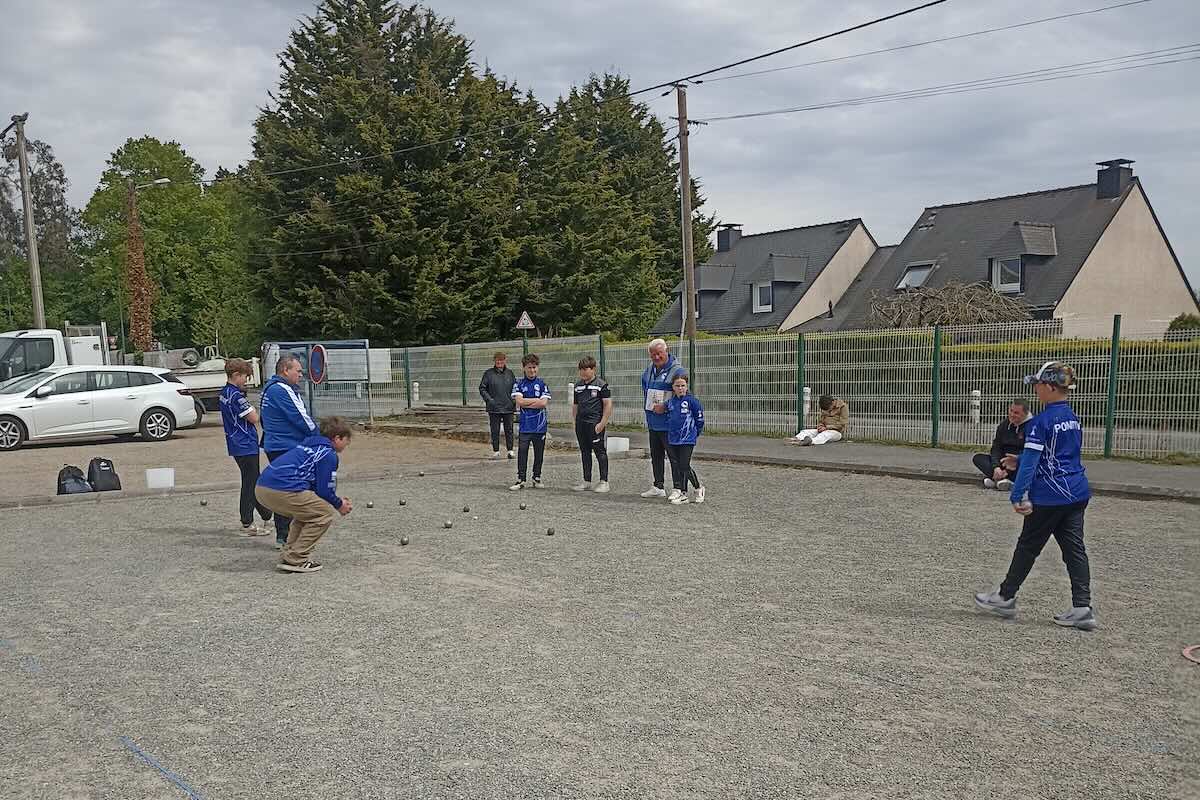 Entrainement de pétanque pour les jeunes à Pontivy Photo 1