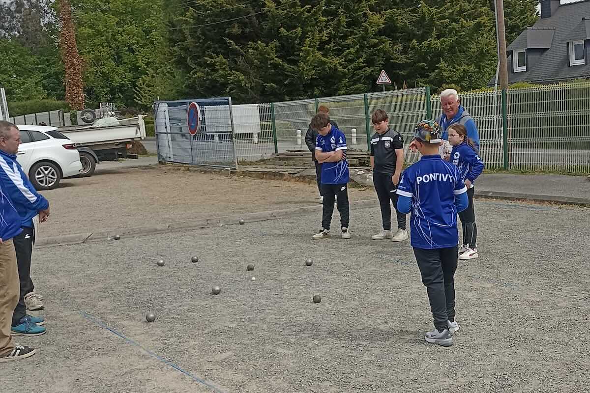 Entrainement de pétanque pour les jeunes à Pontivy Photo 2