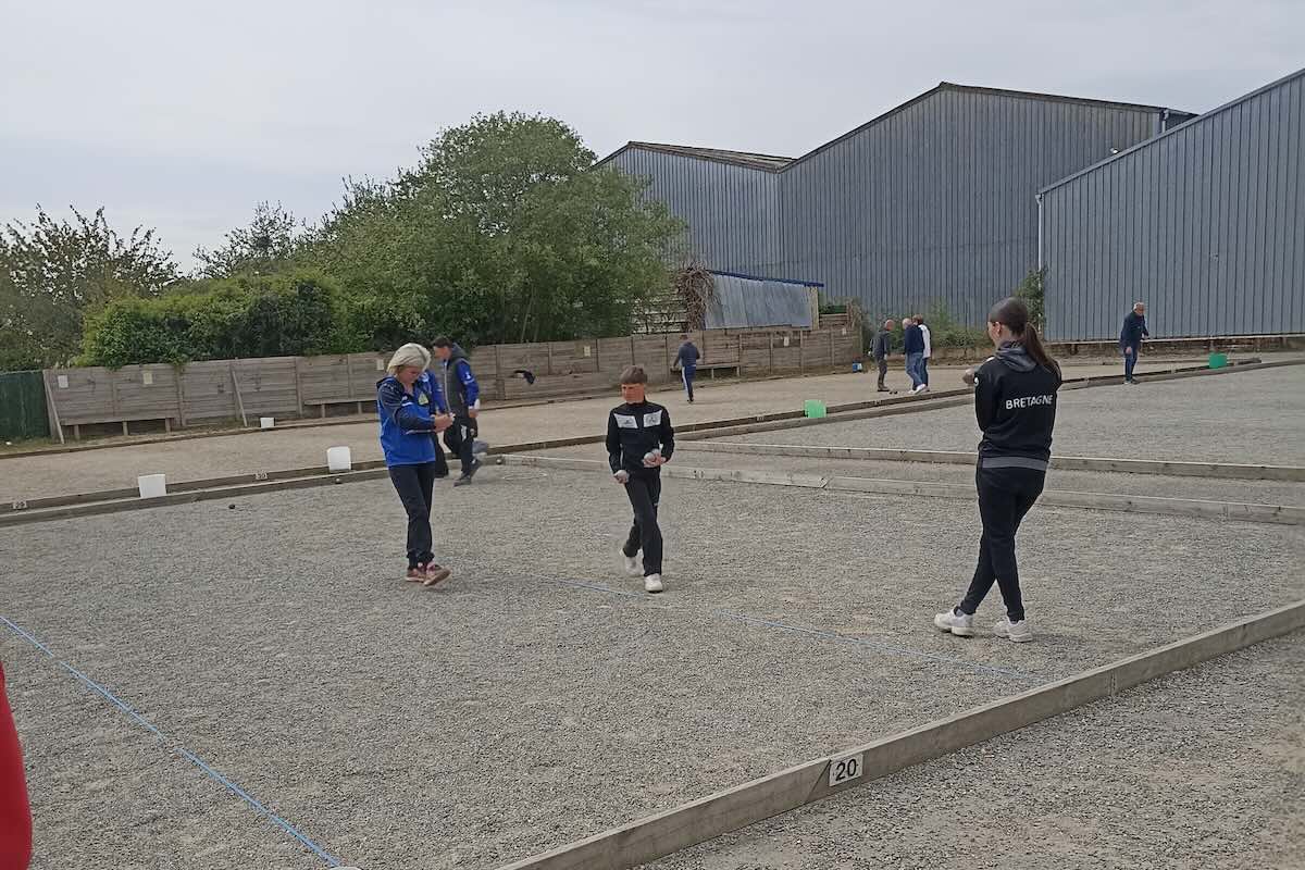 Entrainement de pétanque pour les jeunes à Pontivy Photo 4