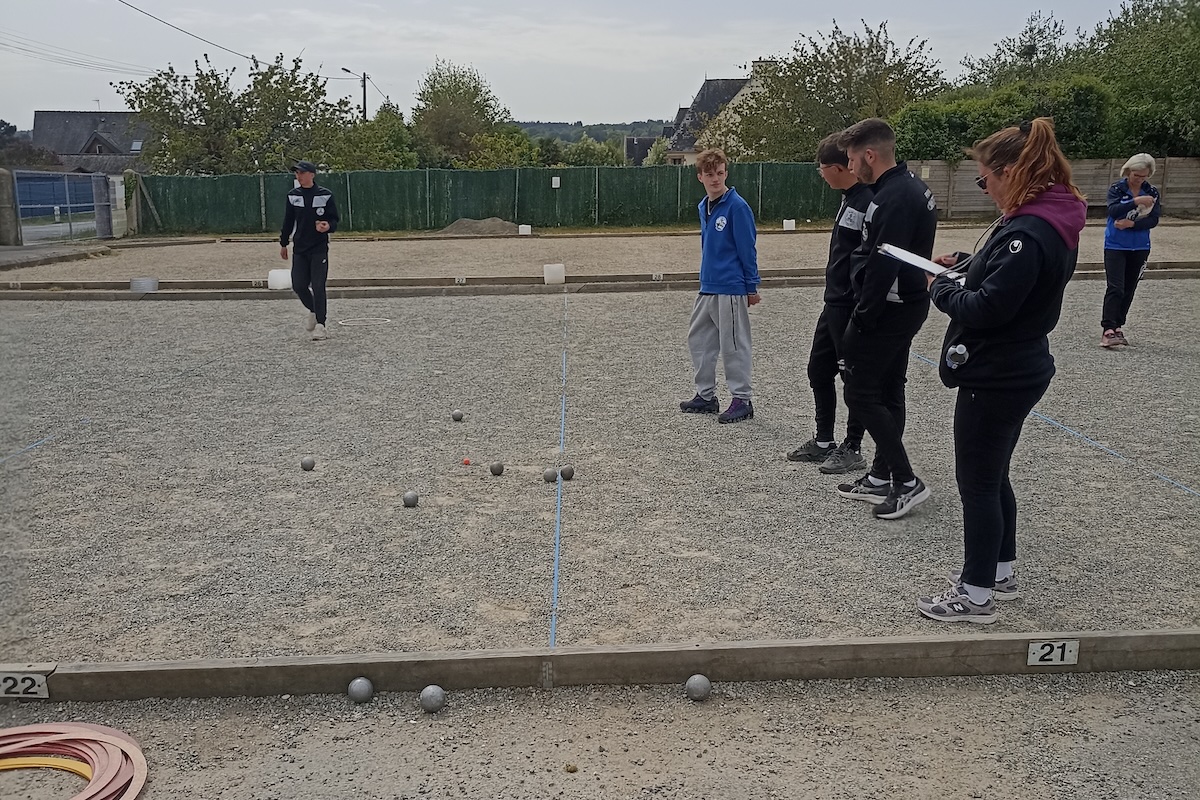 Entrainement de pétanque pour les jeunes à Pontivy Photo 5